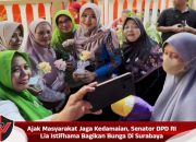 Ajak Masyarakat Jaga Kedamaian, Senator DPD RI Lia Istifhama Bagikan Bunga Di Surabaya