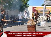 Kejari Bondowoso Musnahkan Barang Bukti Narkoba Dan Senjata Api