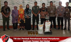 TNI dan Pemkab Pamekasan Kawal Penyaluran Bantuan Pangan Dari Bulog TNI dan Pemkab Pamekasan Kawal Penyaluran Bantuan Pangan Dari Bulog