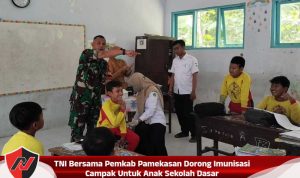 TNI Bersama Pemkab Pamekasan Dorong Imunisasi Campak Untuk Anak Sekolah Dasar TNI Bersama Pemkab Pamekasan Dorong Imunisasi Campak Untuk Anak Sekolah Dasar