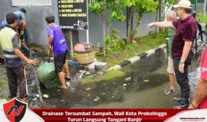Drainase Tersumbat Sampah, Wali Kota Probolinggo Turun Langsung Tangani Banjir