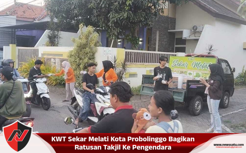 KWT Sekar Melati Kota Probolinggo Bagikan Ratusan Takjil Ke Pengendara KWT Sekar Melati Kota Probolinggo Bagikan Ratusan Takjil Ke Pengendara