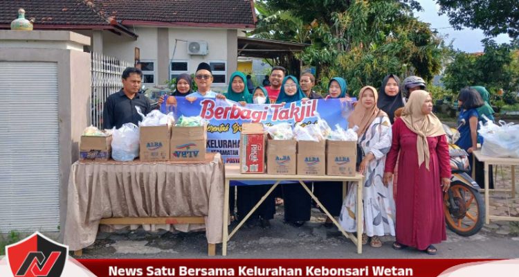 News Satu Bersama Kelurahan Kebonsari Wetan Probolinggo Bagikan Ratusan Takjil